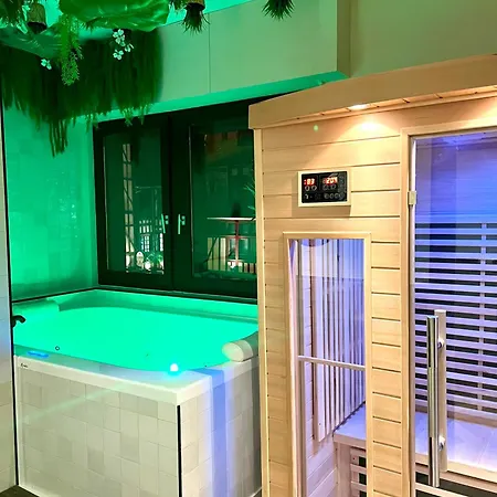 Et Sauna Luxueux Hyper Centre Avec Parking Gratuit טרואה